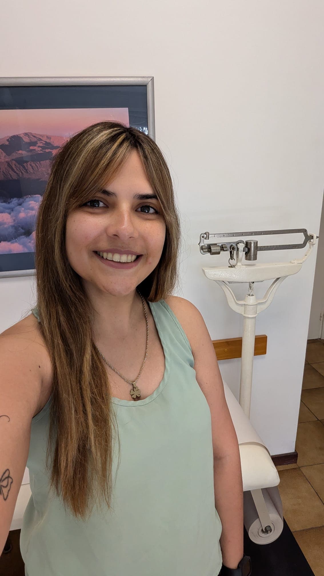 Valentina Rodríguez en su consultorio